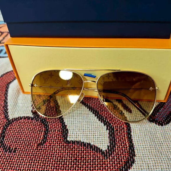 Stylish Louis Vuitton Gold Sunglasses with Brown Lenses main image 6